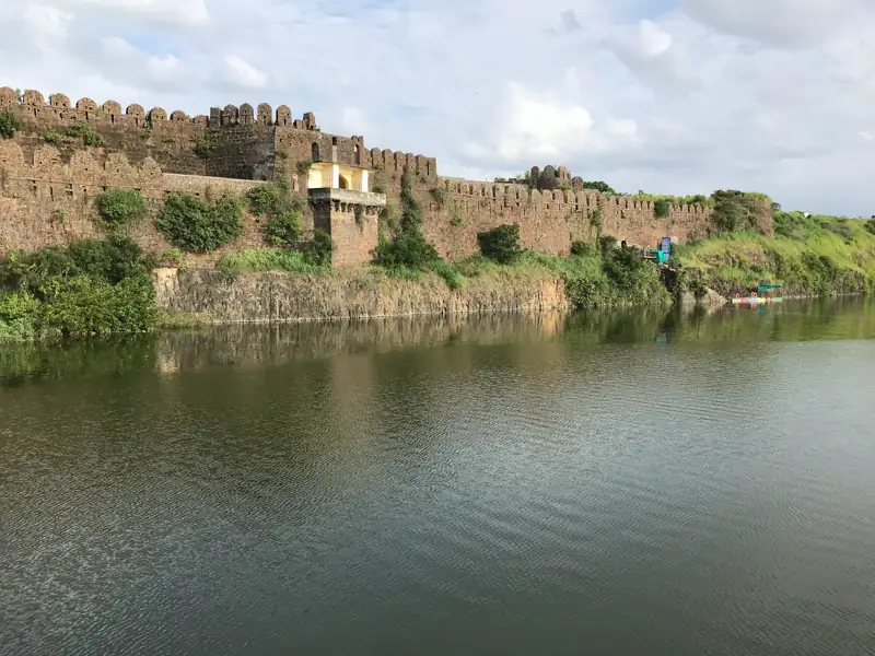 Navi Mumbai to Naldurg Cab
